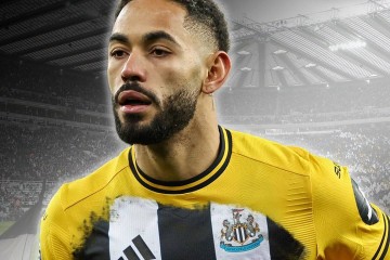 曝纽卡欲截胡库尼亚,曼联待遇更好仍占优!父亲暗示最终转会选择