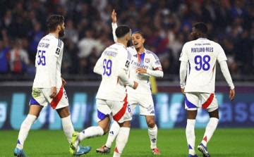 英媒:里昂被法甲强行降级,英超球队趁机“抄底”