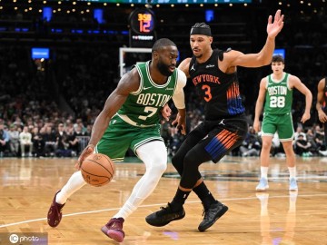 布朗42分布里奇斯空砍35分 凯尔特人险胜尼克斯