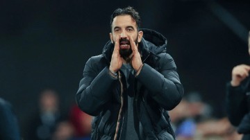 6800万镑豪赌!曼联“双锋谜局”:买埃泽真能终结水货魔咒?