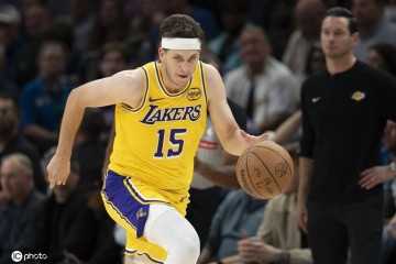 里夫斯变超巨引东詹膜拜 两个隐忧却让湖人犯难!