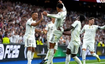 一场4-0,让巴萨落后西甲榜首8分!皇马六连胜,足坛第1人轰235球