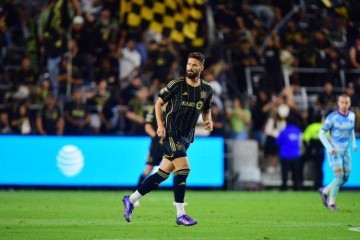 足坛多笔重磅官宣!38岁吉鲁重返法甲!切尔西第4签锁定德甲妖星!