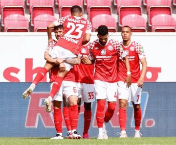 周六德甲赛事:波鸿对阵美因茨,哪支球队将斩获胜利?