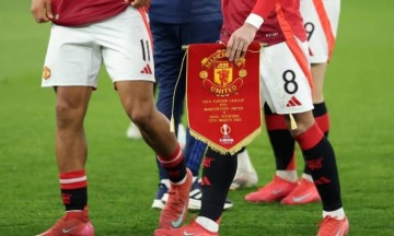 球迷不满曼联取消赛前互赠礼品:真不敢相信我们到了这个地步!