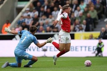 阿森纳赢了比赛却抱怨判罚?裁判专家解读:真正吃亏的是纽卡斯尔