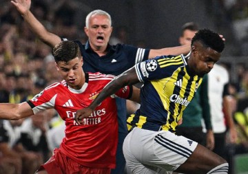 费内巴切与本菲卡0-0战平,穆帅欧冠附加赛形势堪忧