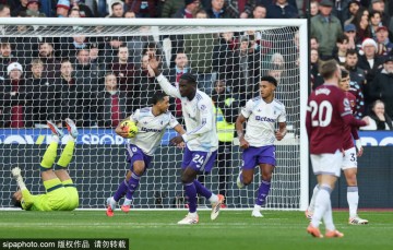 英超第16轮:维拉3-2逆转西汉姆
